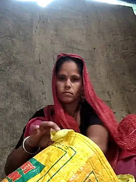 Hot-ilaiy online show from 10/26/25, 01:44