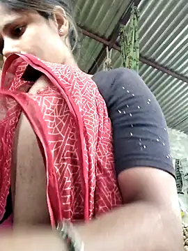 Hot-ilaiy online show from 10/27/25, 03:32