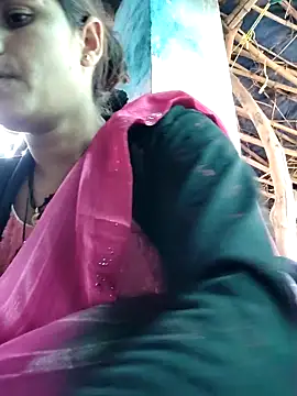 Hot-ilaiy online show from 10/31/25, 08:59