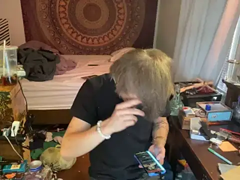 Snapshot of XanderOzzz chatting on 11/07/25, 02:06 XanderOzzz online show from 11/07/25, 02:06