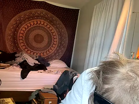 Snapshot of XanderOzzz chatting on 11/11/25, 09:26 XanderOzzz online show from 11/11/25, 09:26