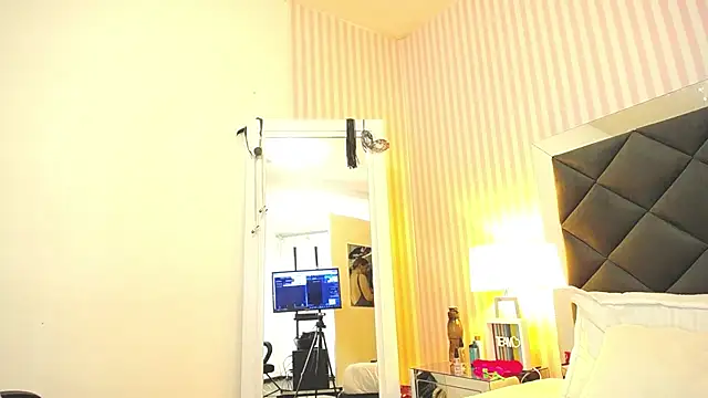 ViictoriaJones  online show from 11/26/25, 02:07