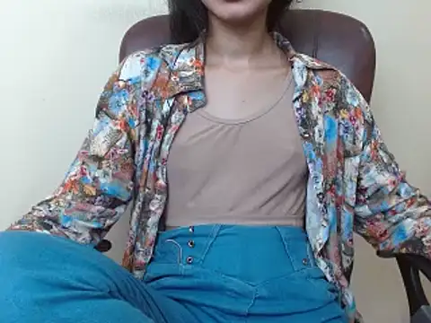 Snapshot of smallcuute chatting on 09/13/25, 09:14 smallcuute online show from 09/13/25, 09:14