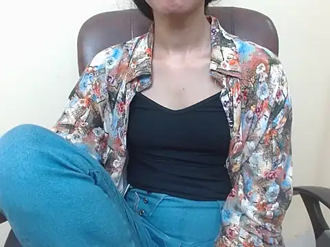 Snapshot of smallcuute chatting on 09/15/25, 09:31 smallcuute online show from 09/15/25, 09:31