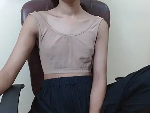 Snapshot of smallcuute chatting on 10/02/25, 12:12 smallcuute online show from 10/02/25, 12:12