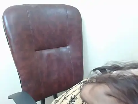 Snapshot of smallcuute chatting on 10/06/25, 07:33 smallcuute online show from 10/06/25, 07:33