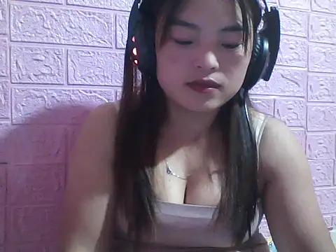 Snapshot of Loc_al chatting on 09/28/25, 04:56 Loc al online show from 09/28/25, 04:56