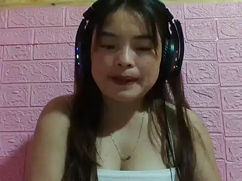 Snapshot of Loc_al chatting on 10/05/25, 01:04 Loc al online show from 10/05/25, 01:04