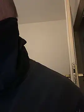 Snapshot of parka999 chatting on 10/14/25, 05:25 parka999 online show from 10/14/25, 05:25