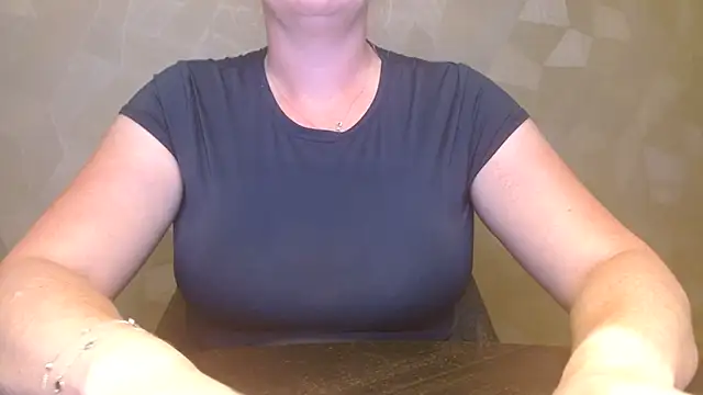 Snapshot of Esmee-Xxx chatting on 09/15/25, 06:41 Esmee-Xxx online show from 09/15/25, 06:41