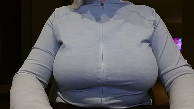 Snapshot of Esmee-Xxx chatting on 11/08/25, 07:34 Esmee-Xxx online show from 11/08/25, 07:34