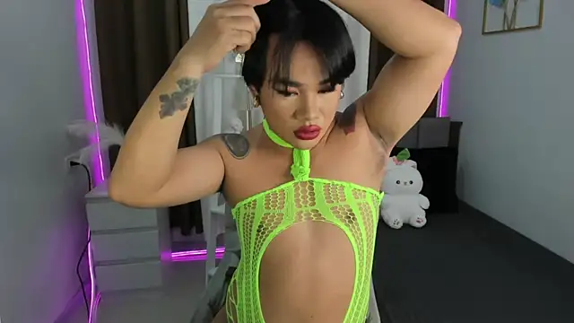 Malia Nicole online show from 09/22/25, 04:20