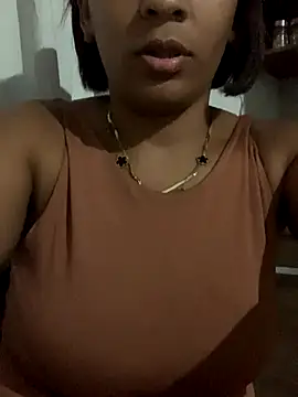 Snapshot of Crisschiavo chatting on 11/26/25, 01:17 Crisschiavo online show from 11/26/25, 01:17