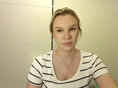 SadieBrilliance online show from 10/08/25, 06:05