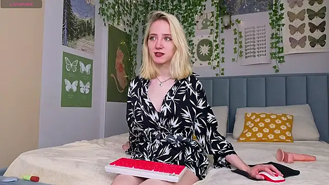 EmmaNovak online show from 12/03/25, 04:05