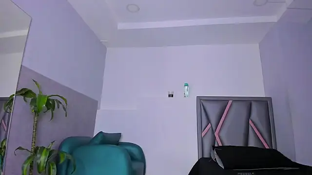 aurora tziu online show from 09/21/25, 04:36