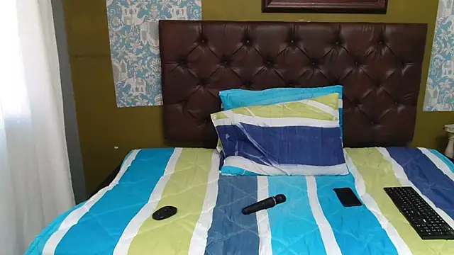 Snapshot of ExoticCandyx chatting on 10/17/25, 08:39 ExoticCandyx online show from 10/17/25, 08:39