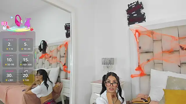 Snapshot of ValerieSoto chatting on 10/30/25, 07:36 ValerieSoto online show from 10/30/25, 07:36