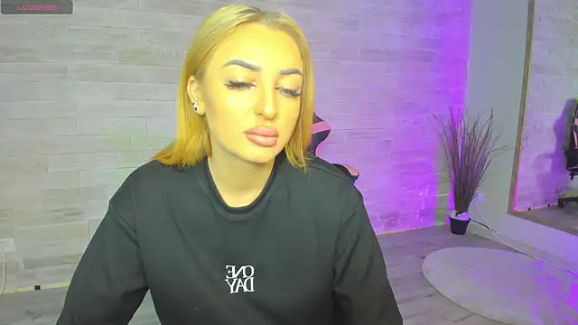 Lexi Blazee online show from 10/21/25, 06:25