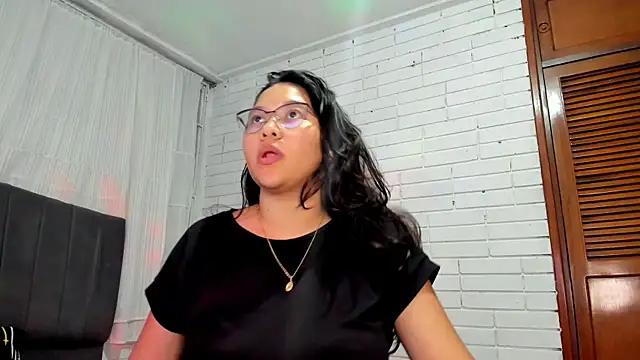 Naia Stant online show from 11/11/25, 01:38