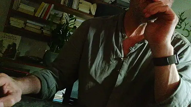 Snapshot of yvanbonar chatting on 10/21/25, 10:10 yvanbonar online show from 10/21/25, 10:10