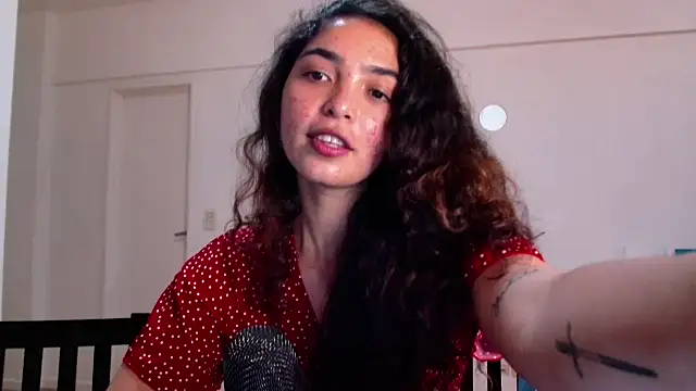 Snapshot of Ariagal chatting on 09/24/25, 10:57 Ariagal online show from 09/24/25, 10:57