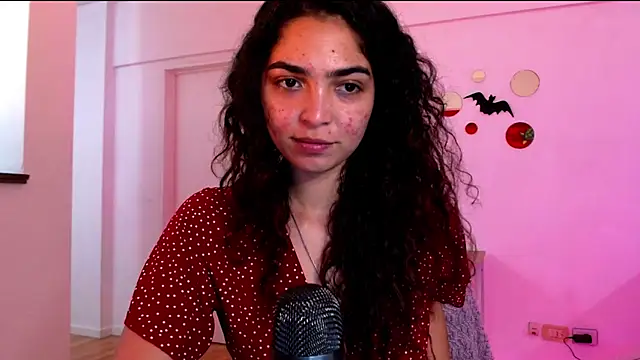 Snapshot of Ariagal chatting on 10/16/25, 10:44 Ariagal online show from 10/16/25, 10:44