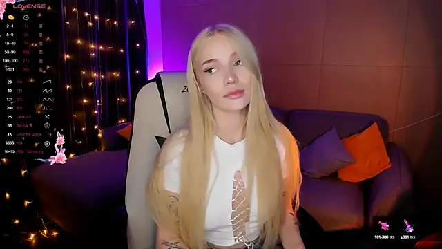 AnyaTaylor  online show from 10/13/25, 02:11