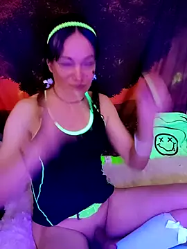 Snapshot of Tselka chatting on 09/29/25, 06:13 Tselka online show from 09/29/25, 06:13