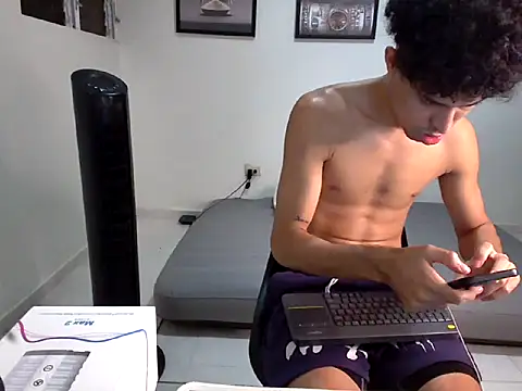 Dollarhot30 online show from 10/28/25, 01:53