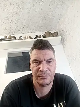 twitshe online show from 11/18/25, 01:44