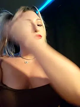 Snapshot of Blondie_Sasha chatting on 09/23/25, 06:44 Blondie Sasha online show from 09/23/25, 06:44