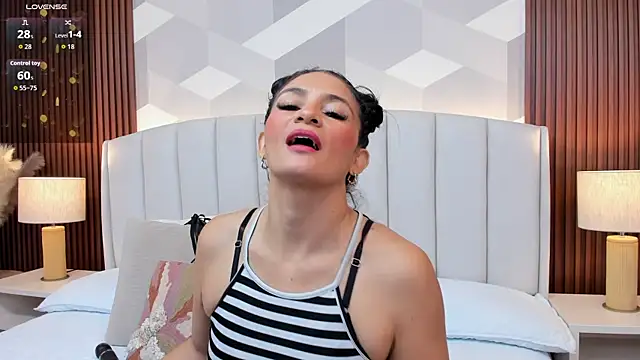 Snapshot of Mommy_Naughty chatting on 11/01/25, 11:12 Mommy Naughty online show from 11/01/25, 11:12