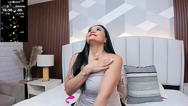 Snapshot of Mommy_Naughty chatting on 11/29/25, 11:24 Mommy Naughty online show from 11/29/25, 11:24