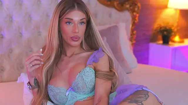 EllieRedd online show from 10/27/25, 09:57