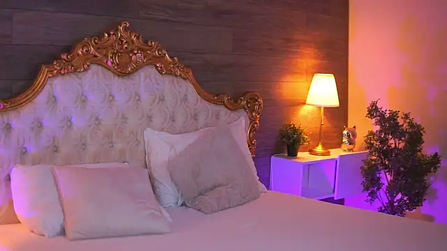 EllieRedd online show from 11/16/25, 06:08