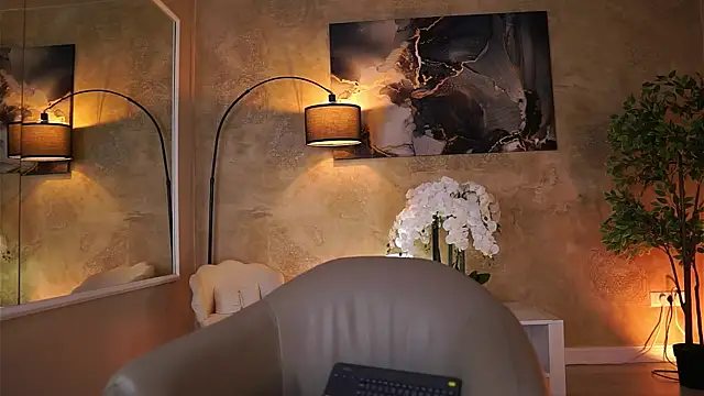 EllieRedd online show from 11/23/25, 05:18