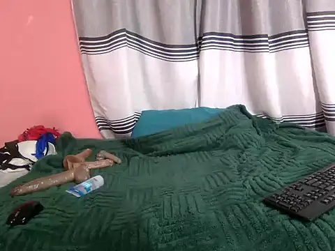 Snapshot of DarkQueen_94 chatting on 11/05/25, 08:42 DarkQueen 94 online show from 11/05/25, 08:42