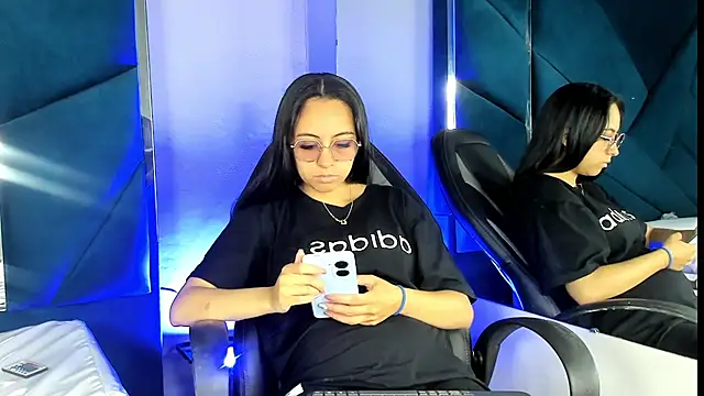 Snapshot of LilithSant chatting on 09/08/25, 04:17 LilithSant online show from 09/08/25, 04:17