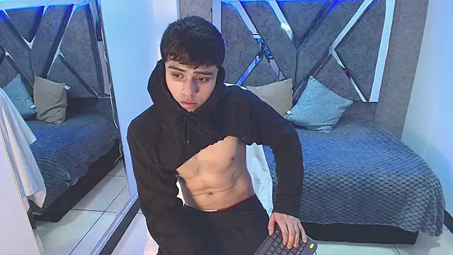 lian fooox online show from 10/15/25, 03:17