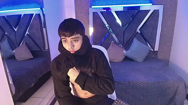 lian fooox online show from 10/18/25, 04:04