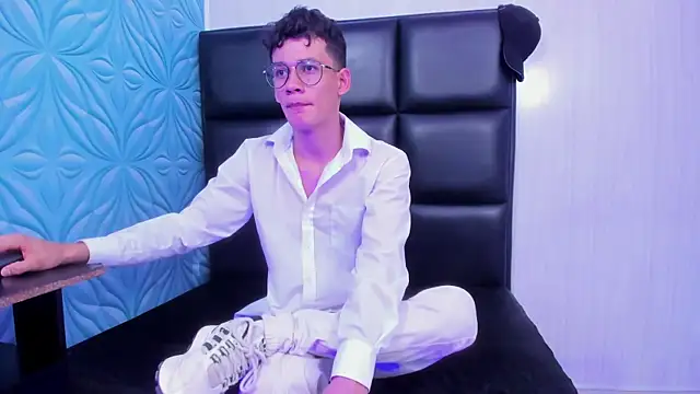 LittleMax23 online show from 09/30/25, 11:59