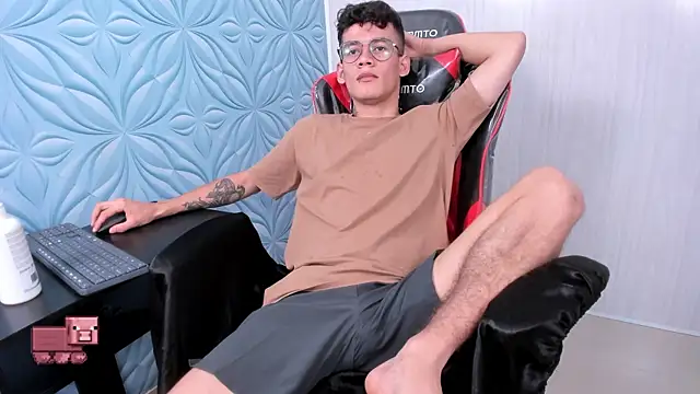 LittleMax23 online show from 10/22/25, 01:00