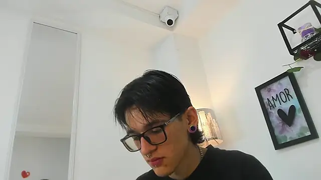 Snapshot of JAX25_OS chatting on 10/04/25, 07:45 JAX25 OS online show from 10/04/25, 07:45