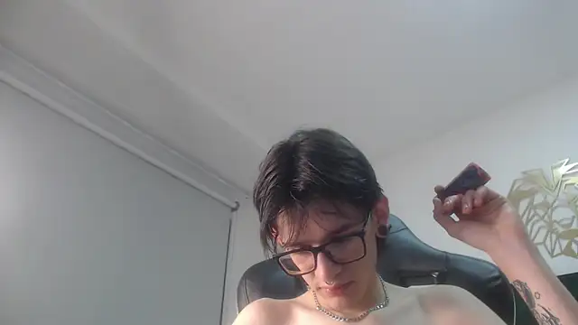 Snapshot of JAX25_OS chatting on 10/08/25, 08:28 JAX25 OS online show from 10/08/25, 08:28