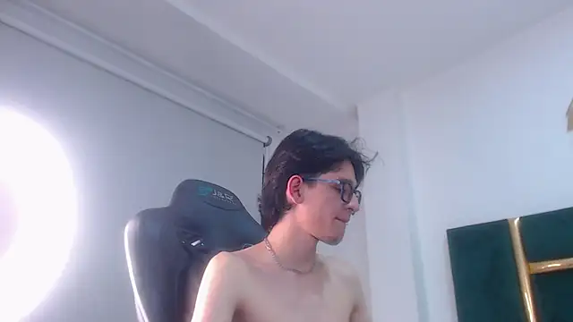 Snapshot of JAX25_OS chatting on 10/14/25, 08:09 JAX25 OS online show from 10/14/25, 08:09