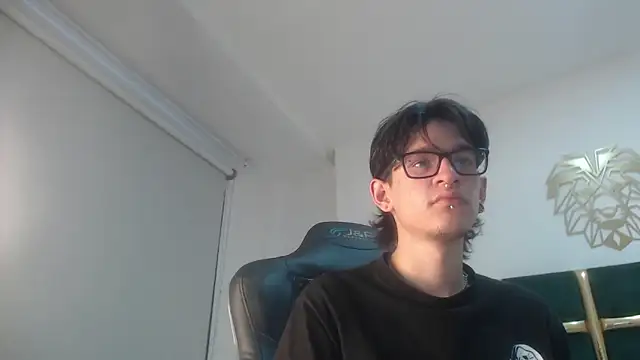 Snapshot of JAX25_OS chatting on 10/19/25, 05:02 JAX25 OS online show from 10/19/25, 05:02