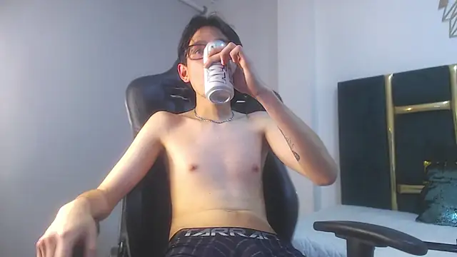 Snapshot of JAX25_OS chatting on 10/20/25, 08:53 JAX25 OS online show from 10/20/25, 08:53