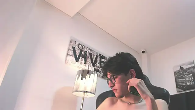 Snapshot of JAX25_OS chatting on 10/24/25, 07:21 JAX25 OS online show from 10/24/25, 07:21