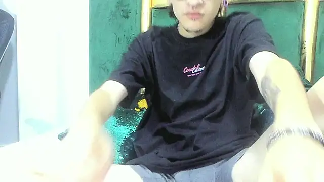 Snapshot of JAX25_OS chatting on 10/27/25, 07:51 JAX25 OS online show from 10/27/25, 07:51